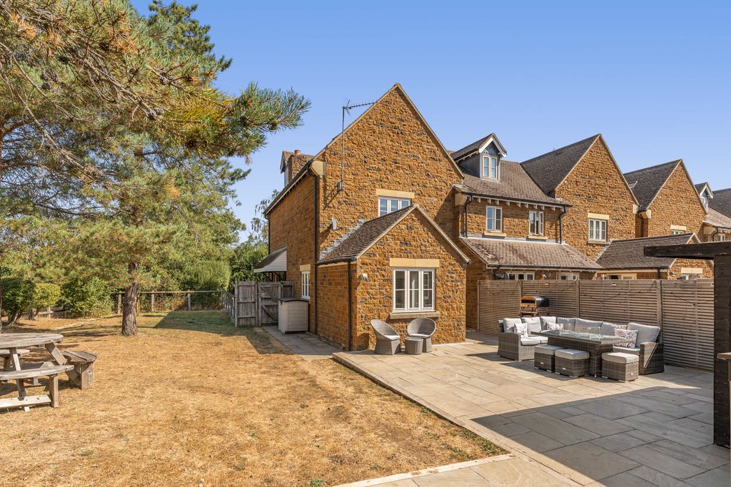 Crab Tree Close Bloxham